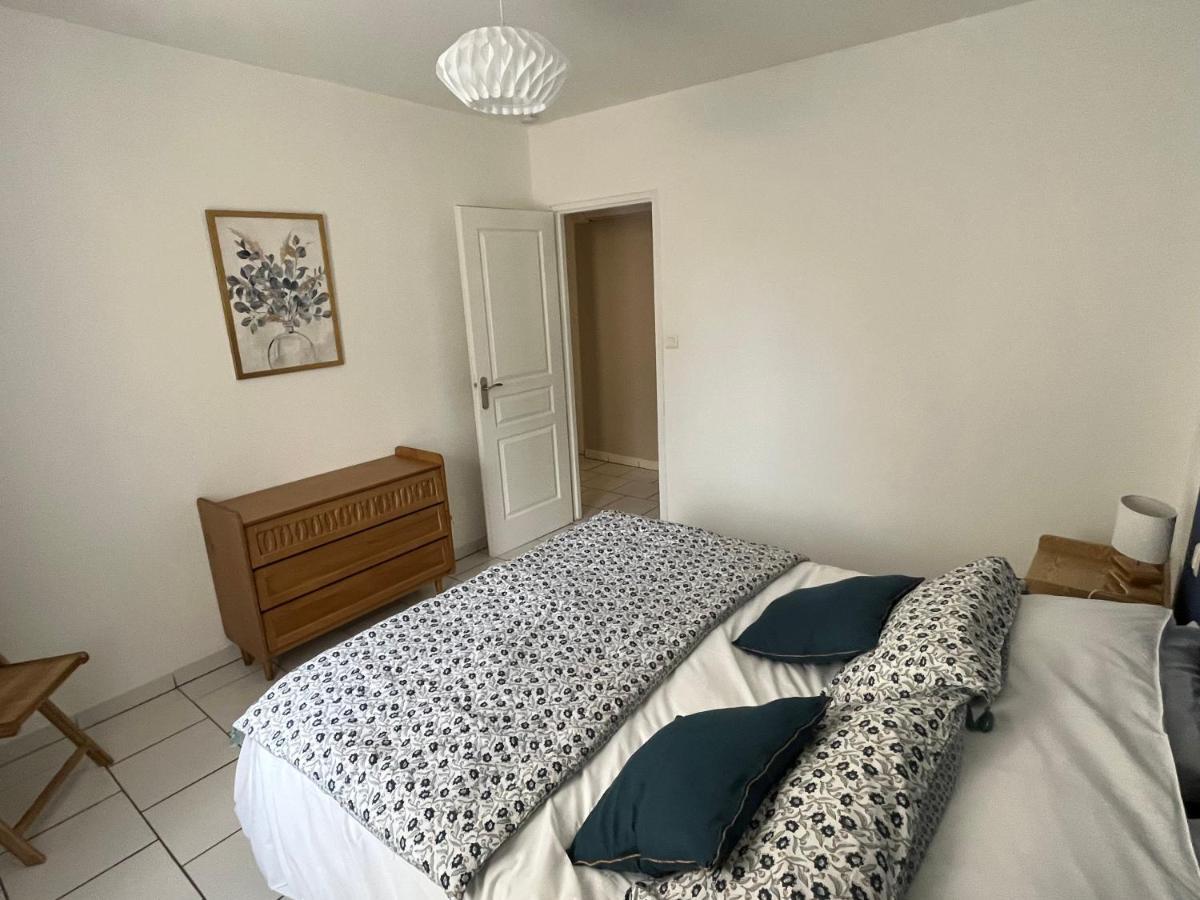 Bel Appartement 2 Chambres Au Coeur Du Village Eyragues Bagian luar foto